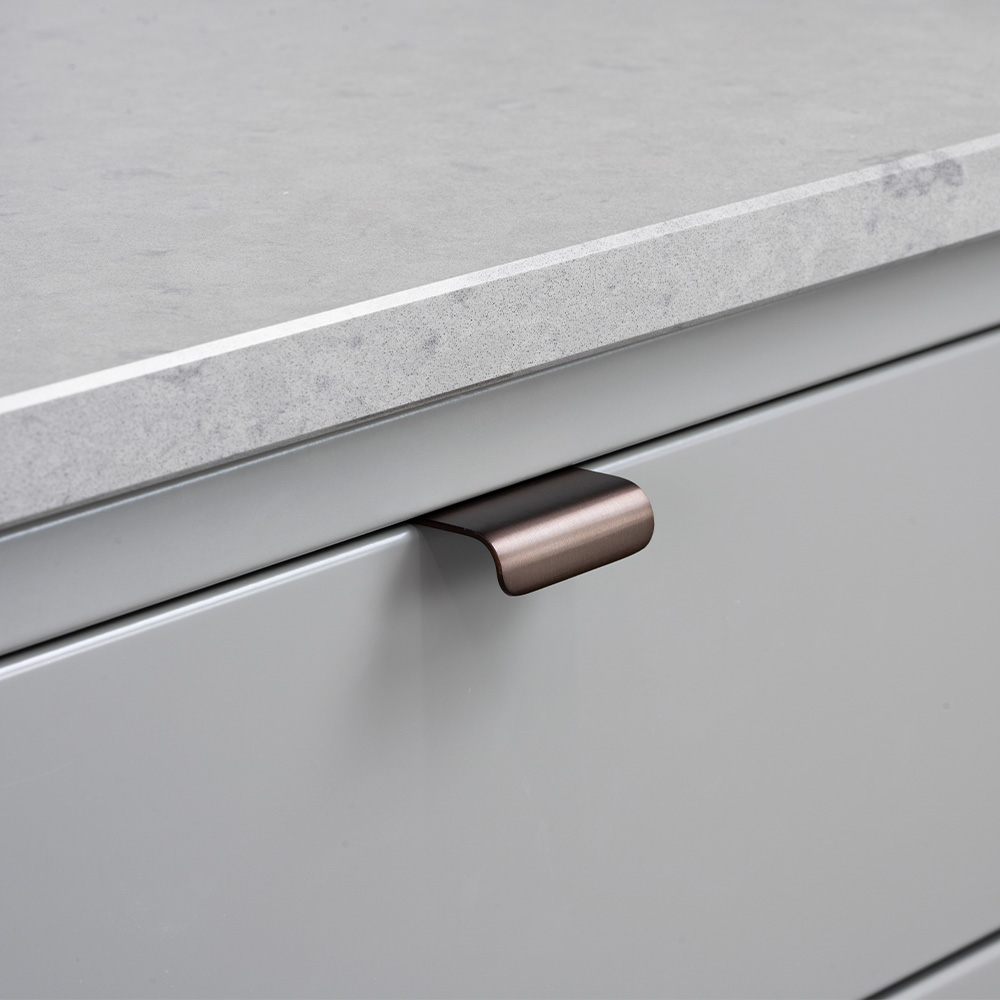 Profilhandtag Lip - Brunerad Mässing